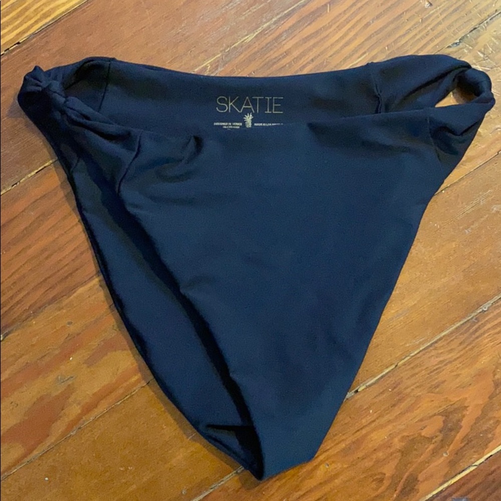 Black Skatie bikini bottoms